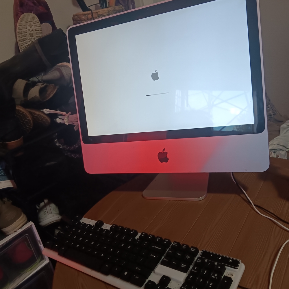 Apple Desktop Computer - Picture 2 of 4